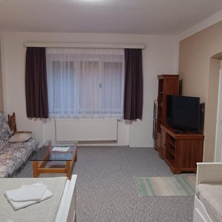 Apartman Horni Slavkov Hodinarstvi Luaran gambar