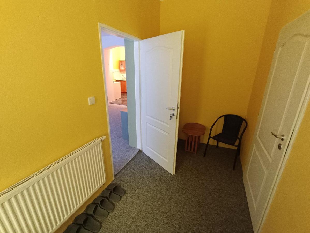 Apartman Horni Slavkov Hodinarstvi Luaran gambar
