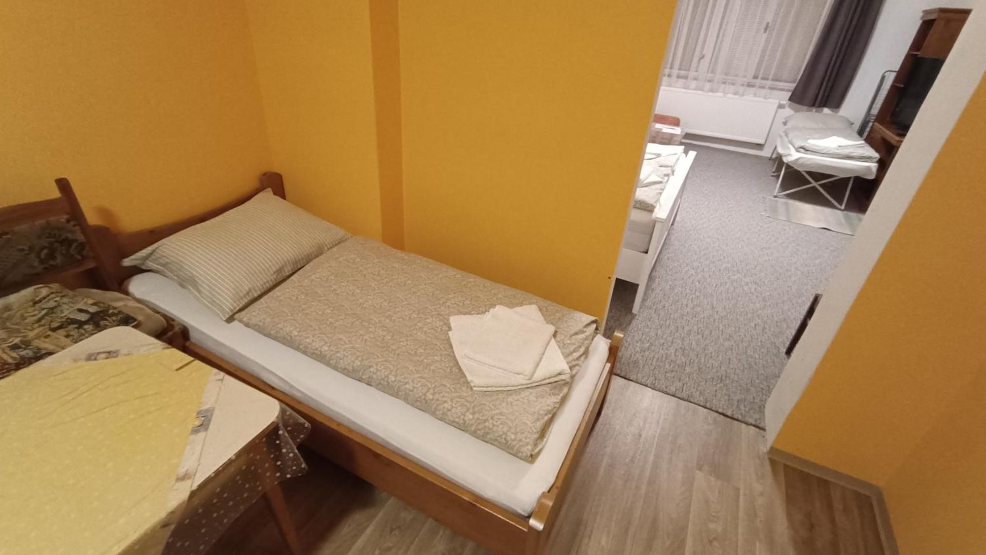 Apartman Horni Slavkov Hodinarstvi Luaran gambar