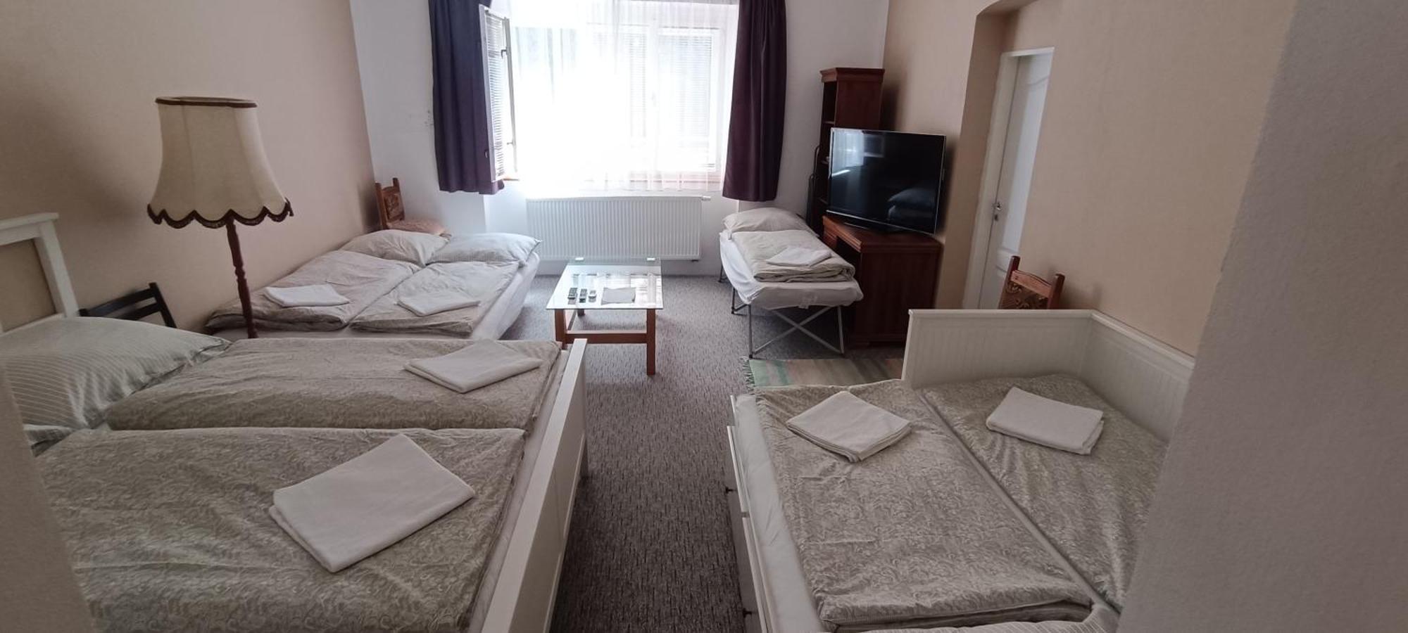 Apartman Horni Slavkov Hodinarstvi Luaran gambar