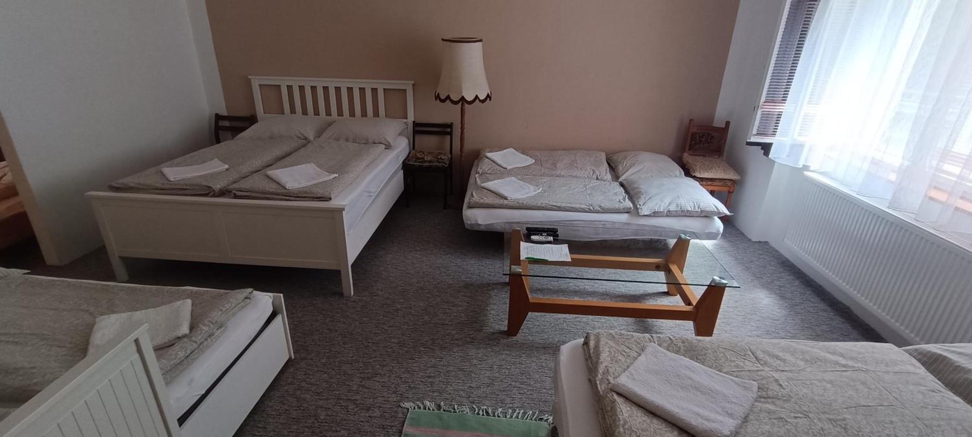 Apartman Horni Slavkov Hodinarstvi Luaran gambar