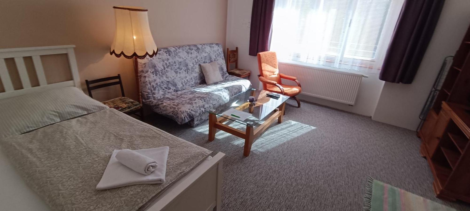 Apartman Horni Slavkov Hodinarstvi Luaran gambar